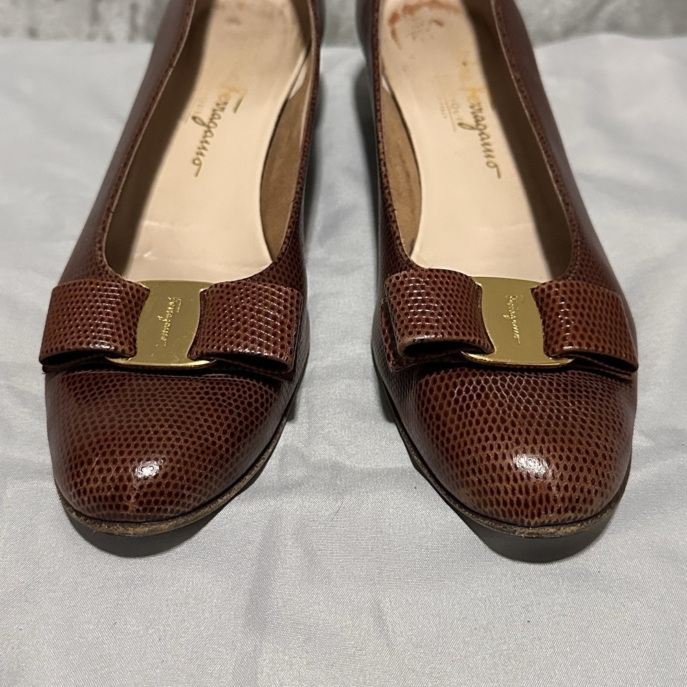 Salvatore Ferragamo Brown Leather Vara Lillaz Bow Pumps Heel Shoes Womens 9.5 A4 - Picture 3 of 14